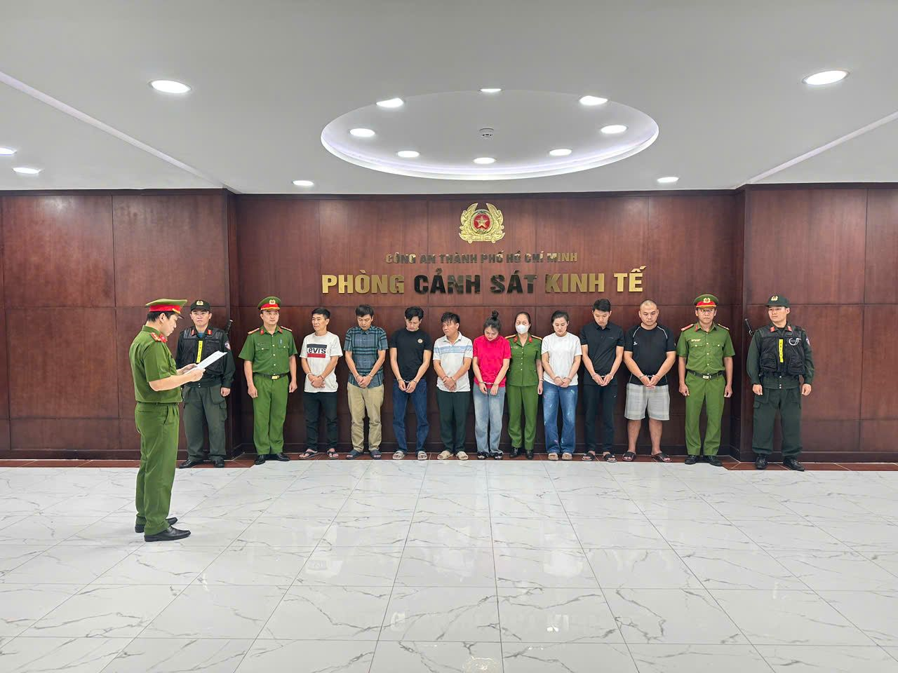 Cái “bắt tay” đáng sợ